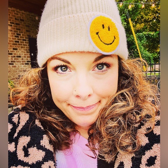 Meet your Posher, Faith! - Picture 2 of 3